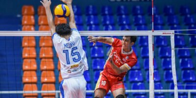 Cignal’s Wendel Miguel delivers a powerful spike against the VNS defense. [PVL Images]