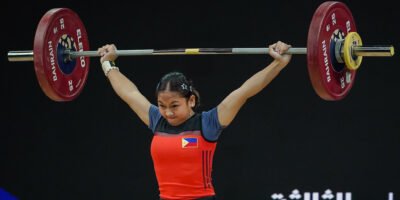 Alexsandra Ann Diaz lifts 92kg to claim bronze in girls’ 48kg weightlifting. [POC photo]