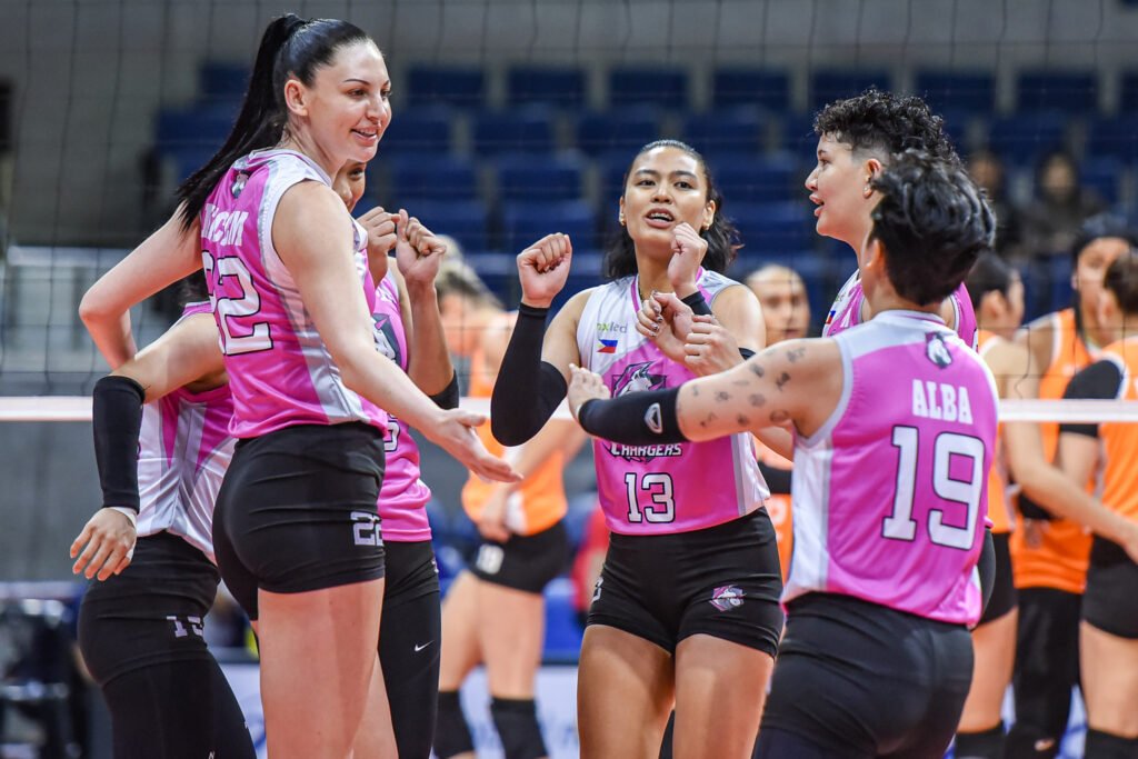 Annie Mitchem powers Akari to a crucial point in the quarterfinal against Farm Fresh [PVL Images]