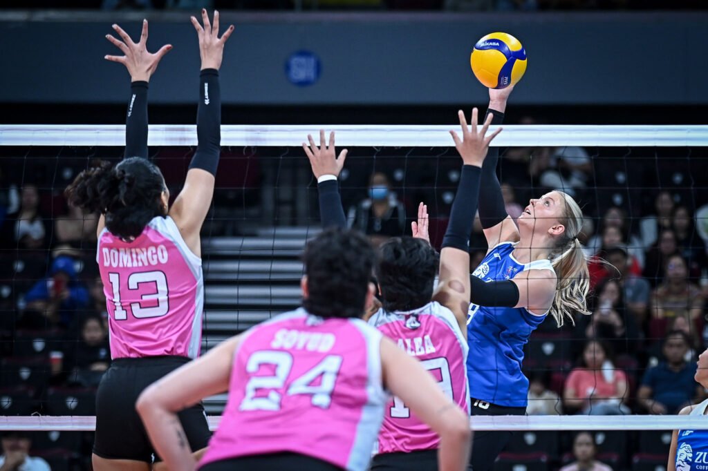 Anna DeBeer rises for a powerful attack to fuel the Thunderbelles’ rally. [PVL Images]