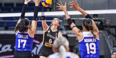 Cignal’s Erika Santos soars against ZUS Coffee’s Chinnie Arroyo at the Smart Araneta Coliseum. [PVL Images]