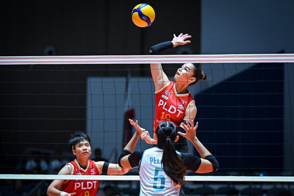 Majoy Baron executes a kill to extend PLDT’s lead in the fourth set. [PVL Images]