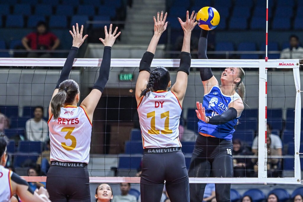 Anna DeBeer unleashes another decisive swing in ZUS Coffee’s sweep of PLDT. [PVL Images]