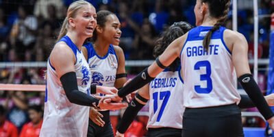 ZUS Coffee gathers mid-huddle as DeBeer leads the squad through another dominant showing. [PVL Images]
