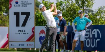 Jeunghun Wang rolls in a birdie putt during his opening-round 64 at SICC. [Asian Tour photo]