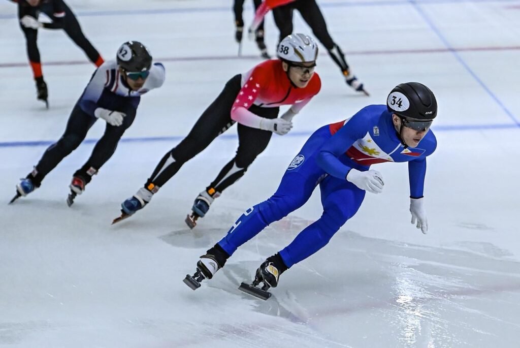Peter Groseclose battles for position during the men’s 1500m final. [POC Media Pool]