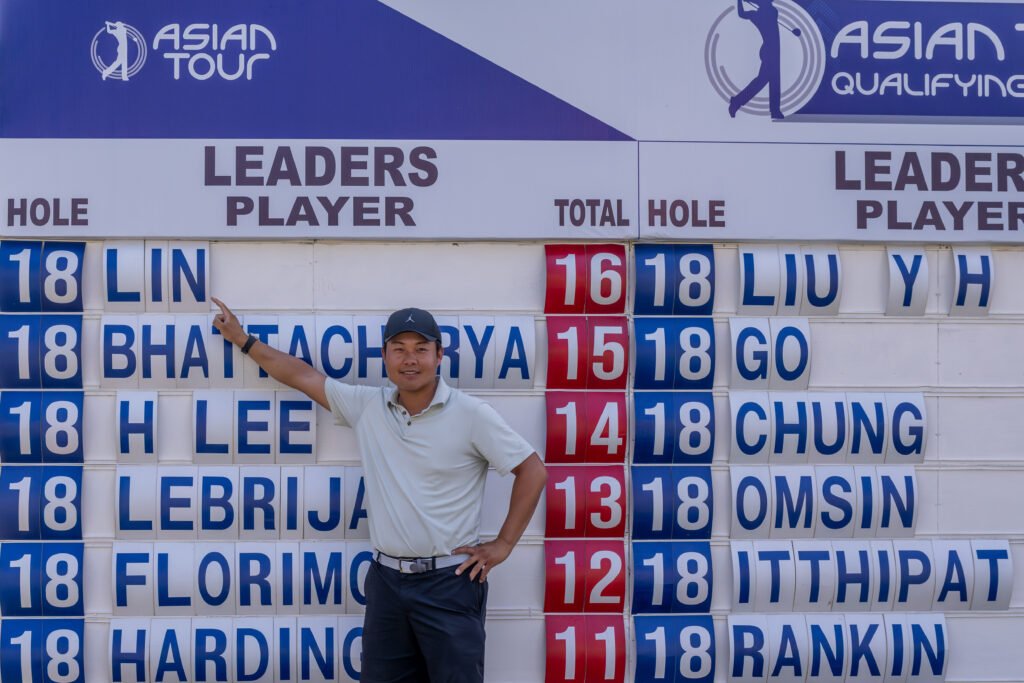 Lin Yuxin poses after finishing first at the Asian Tour Qualifying School Final Stage. [Asian Tour photo]
