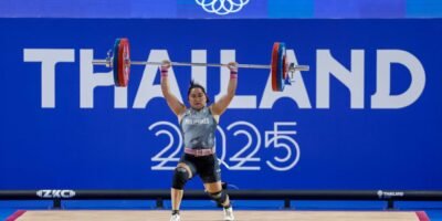 Hidilyn Diaz competes in the women’s 58kg weightlifting event at the SEA Games. [POC Facebook]
