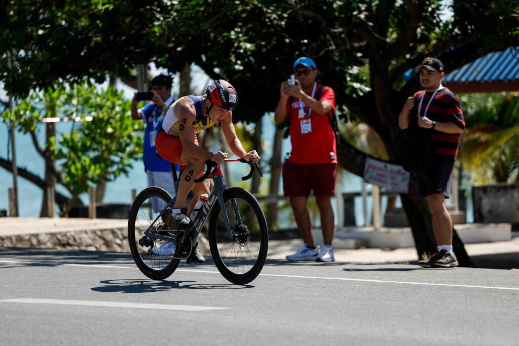 Fer Casares anchors the Philippine mixed relay team under intense heat. [POC Media Pool]
