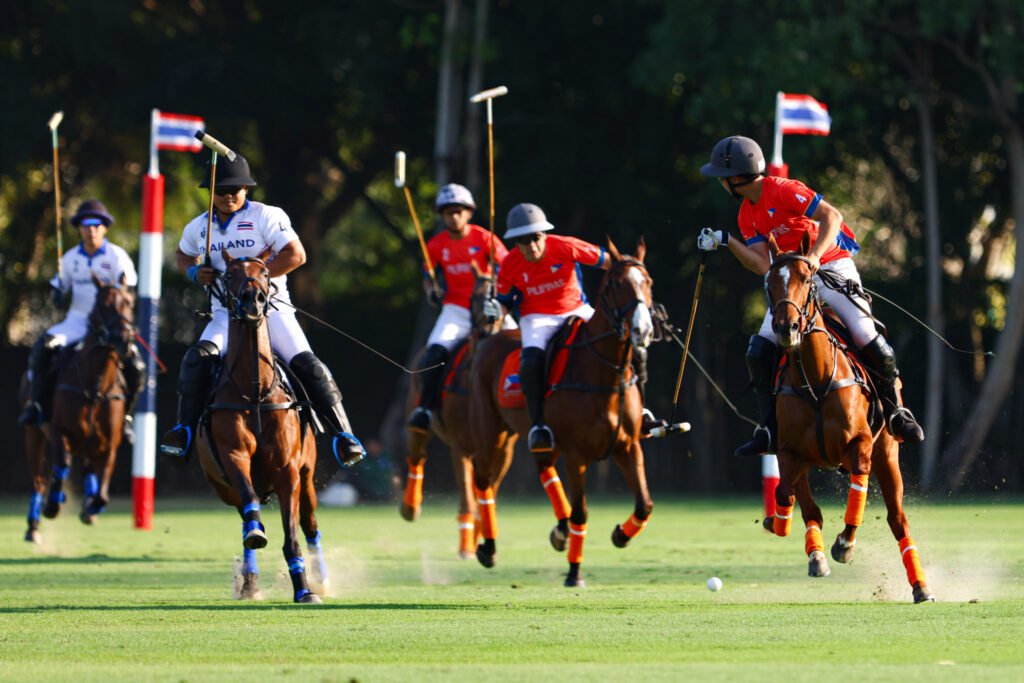 Team Philippines struggles to break Thailand’s defense in the SEAG polo semifinals. [POC Media Pool]