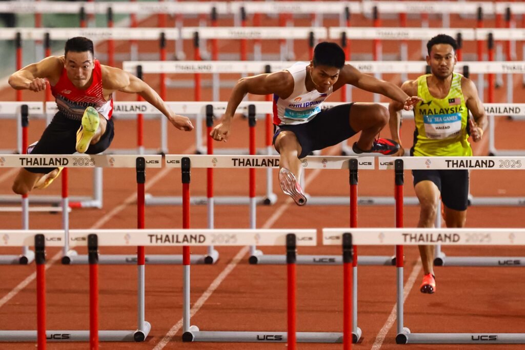 Tolentino clears the final hurdle en route to gold at the Supachalasai National Stadium. [POC Media Pool]