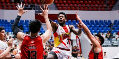 CJ Perez drives past defenders in the Beermen’s seventh straight win. [PBA Images]