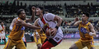 June Mar Fajardo muscles through traffic as SMB storms into the PBA Philippine Cup semifinals. [PBA Images]