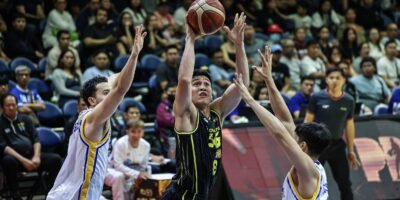 Calvin Oftana attacks the defense as TNT pulls away in the second half. [PBA Images]
