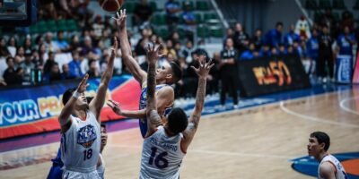 Zav Lucero powers through NLEX defenders during his strong double-double outing. [PBA Images]