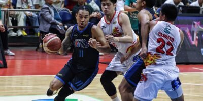 Chris Newsome attacks the lane during Meralco’s clinching win in the PBA Philippine Cup quarterfinals. [PBA Images]