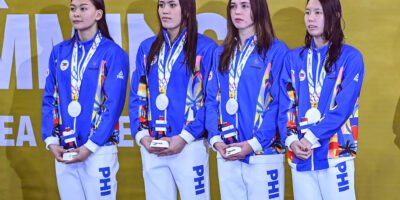 Sanchez and the Philippine swimming team pose with medals after the SEA Games events. [POC Media Pool]