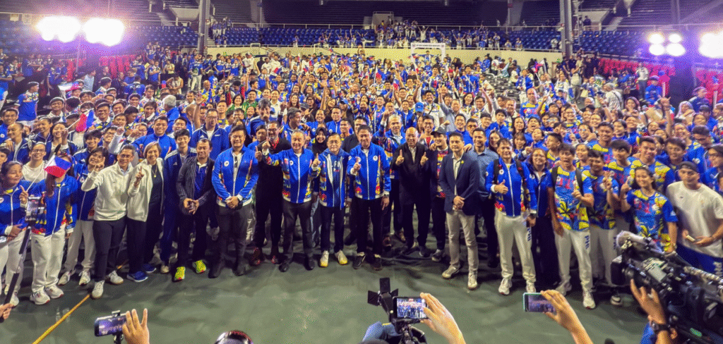 Officials ensure Team Philippines is ready for the SEA Games kickoff. [POC photo]