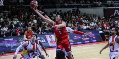 Thompson attacks the lane during his career night at the SM Mall of Asia Arena. [PBA Images]