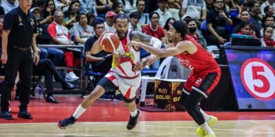 Chris Ross shows why effort still wins playoff games. [PBA Images]