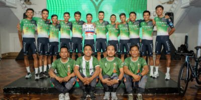 The VSPC 2026 roster gathers for a team photo, combining veteran riders and rising talents.