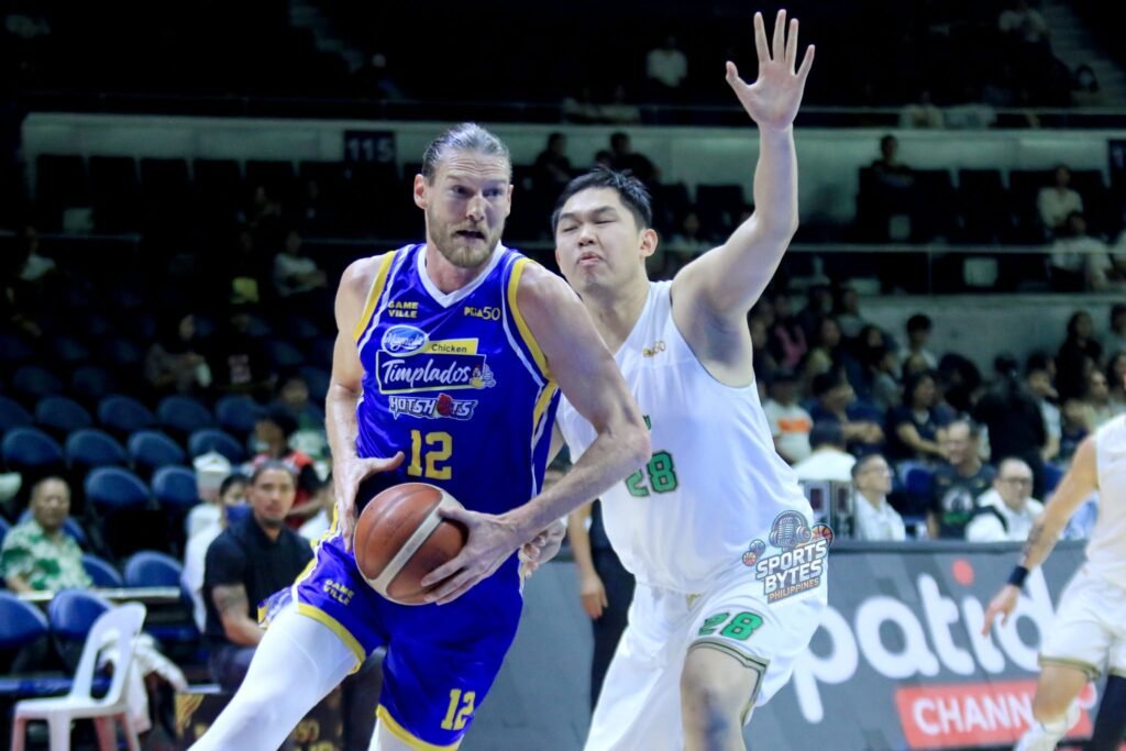 Clint Chapman dominates in his Magnolia debut at Smart Araneta Coliseum. [Peter Baltazar photos]