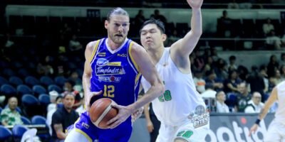 Clint Chapman dominates in his Magnolia debut at Smart Araneta Coliseum. [Peter Baltazar photos]