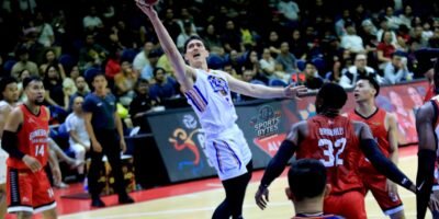 Robert Bolick drives past defenders as NLEX completes a comeback win over Ginebra. [photo credit: Peter Baltazar]