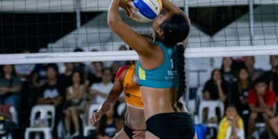 NU's Vilmarie Toos sets the ball. [BVR photo]