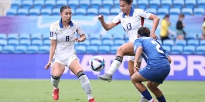 Angela Beard (13) in action with Sara Eggesvik [AFC Pool]