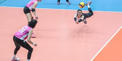 Justine Jazareno dives for a dig while anchoring Akari’s defense against the Cool Smashers. [PVL Images]