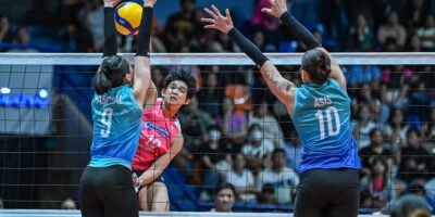 Tots Carlos powers attacks to help Creamline hold their lead. [PVL Images]