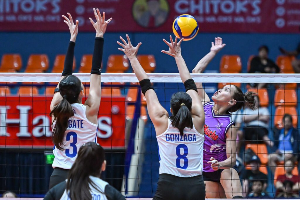 Sisi Rondina powers a spike as Choco Mucho pulls away in the fourth set. [PVL Images]