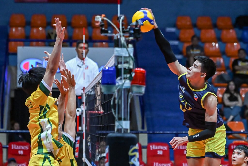 Mark Calado adjusts to the outside position, contributing key points for Savouge. [Spikers Turf photo]