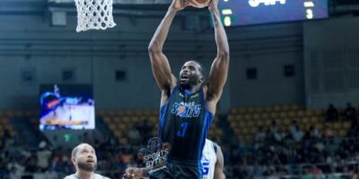 Bolts import Marvin Jones in action against TNT on April 7. Meralco won, 110-106. [photo credit: Peter Baltazar]