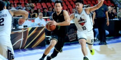 Jenning Leung drives past Blackwater defenders during his 30-point performance in the Macau victory. [photo credit: Peter Baltazar]