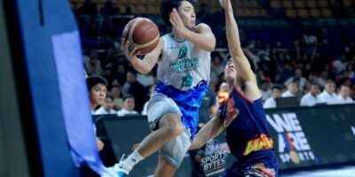 Tyler Tio drives against Rain or Shine defenders [photo credit: Peter Baltazar]