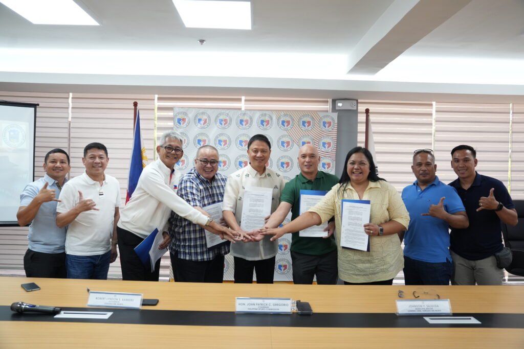 General Luna officials with PSC Commissioner Matthew Gaston, Surigao Del Norte Governor Robert Lyndon Barbers, PSC Chairman Patrick Gregorio, General Luna Municipal Mayor Johnson Sajulga, and Municipal Vice Mayor Doc Minmin Rusillon-Sajulga
