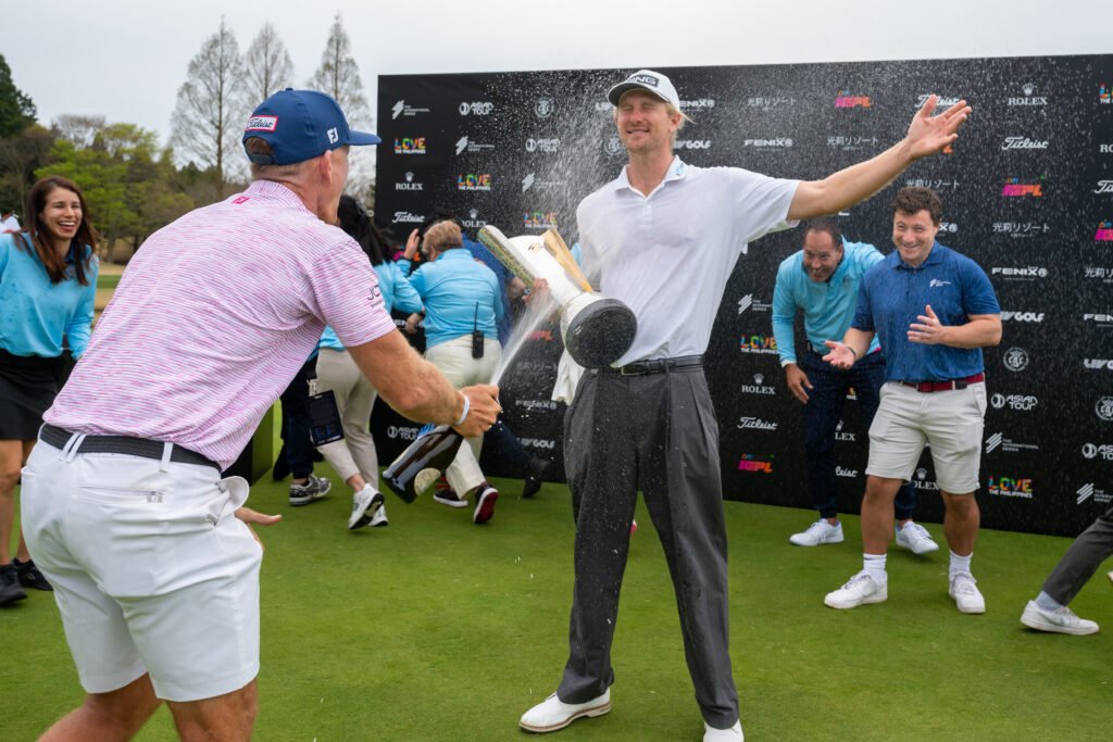 Travis Smyth celebrates his International Series Japan victory in Tokyo. [Asian Tour photo]