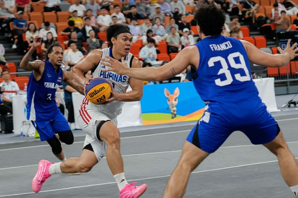Nic Cabanero leads the late comeback attempt for the Philippines. [POC Media Pool]
