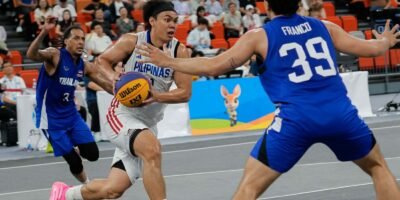 Nic Cabanero leads the late comeback attempt for the Philippines. [POC Media Pool]