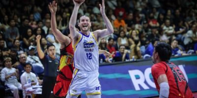 Clint Chapman delivers a dominant bounce-back performance for Magnolia in a win over San Miguel. [PBA Images]