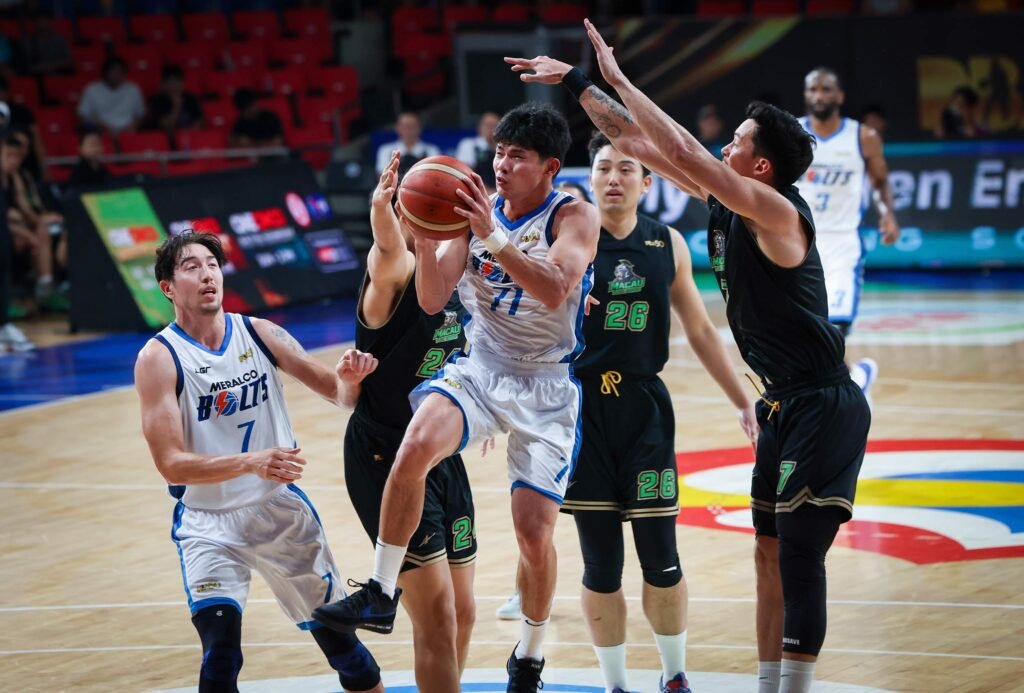 CJ Cansino attacks the basket during a play. [PBA Images]