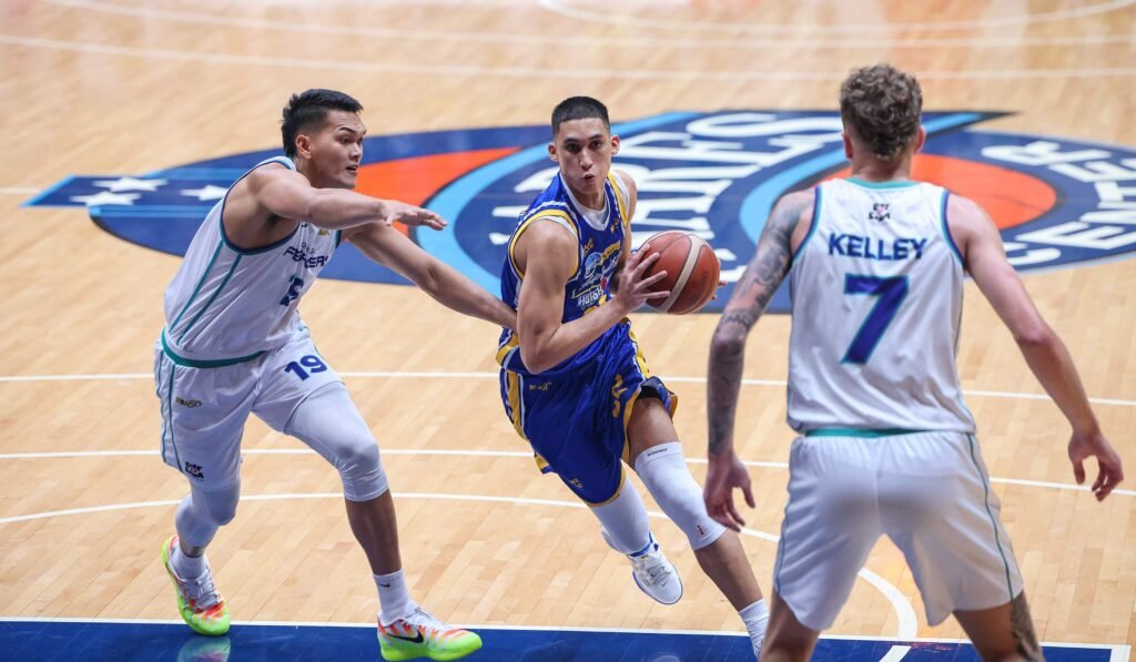 Zavier Lucero of the Magnolia Hotshots in action during the game. [PBA Images]
