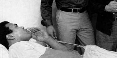 This rare hospital photo of Muhammad Ali proves greatness goes beyond the ring.
