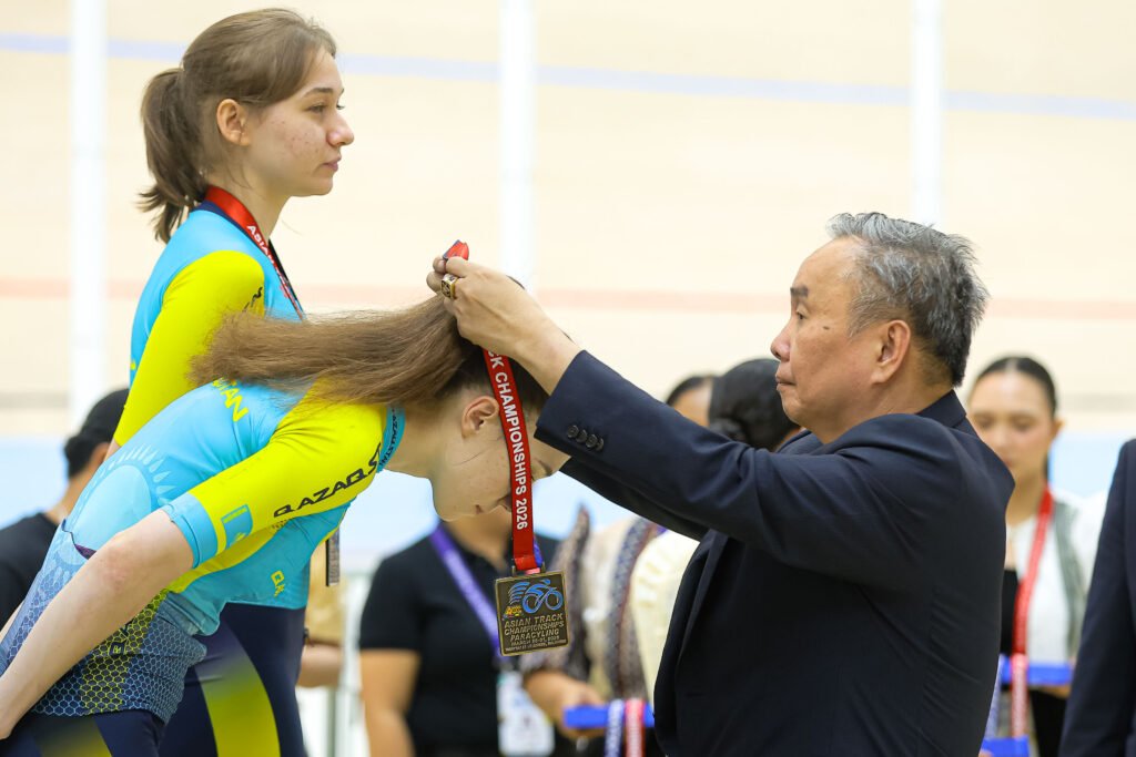 PHILCYCLING president awards medals to winners from Kazakhstan. [PhilCycling photo]
