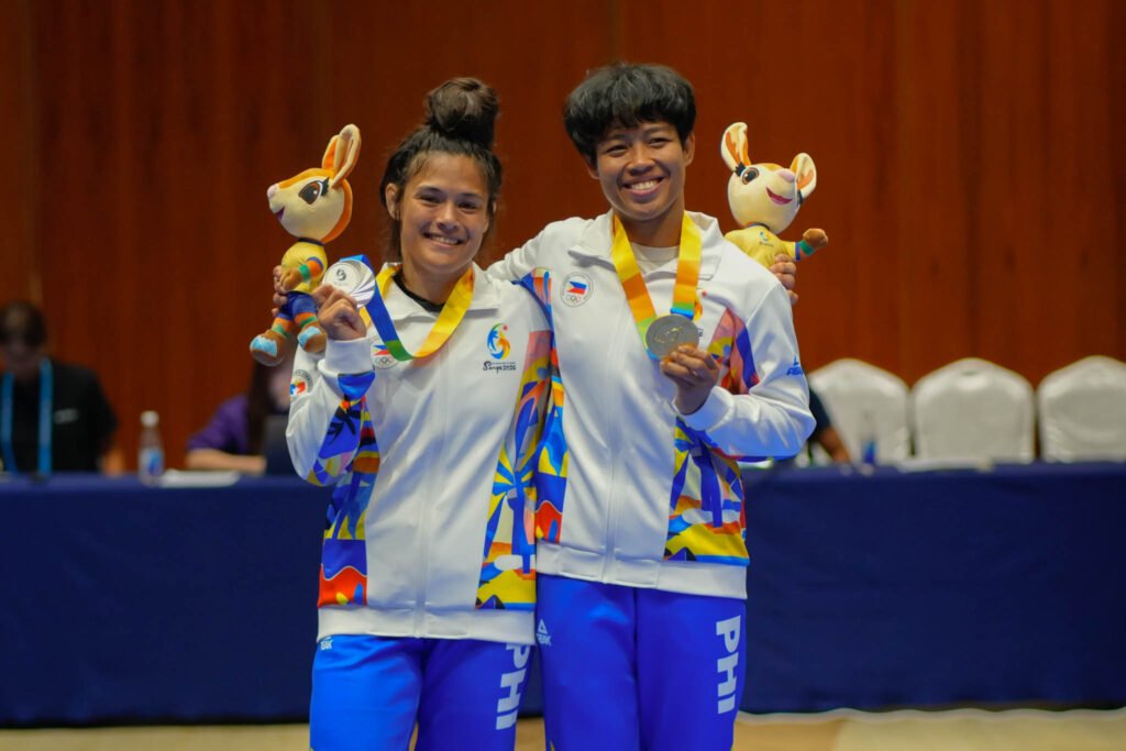 Annie Ramirez and Emily Thomas represent Team Philippines in a gold-silver finish. [POC Media pool]
