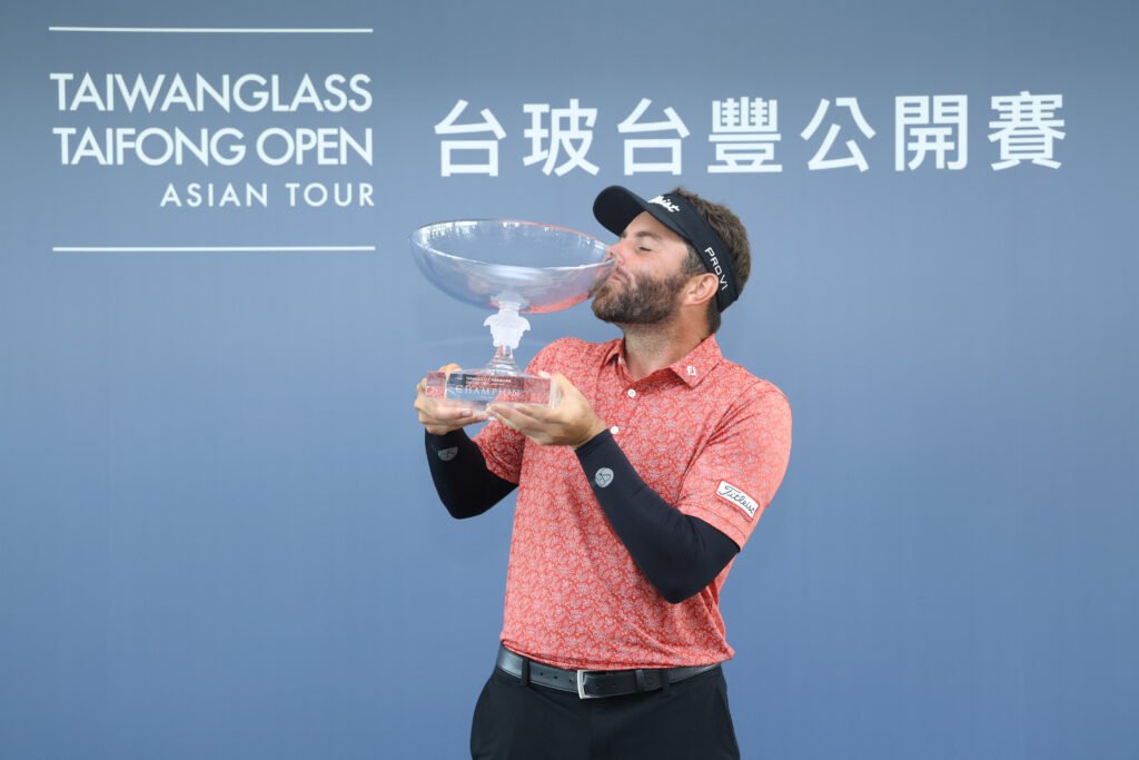 Ian Snyman celebrates his maiden Asian Tour victory at the Taiwan Glass Taifong Open [Asian Tour photo]