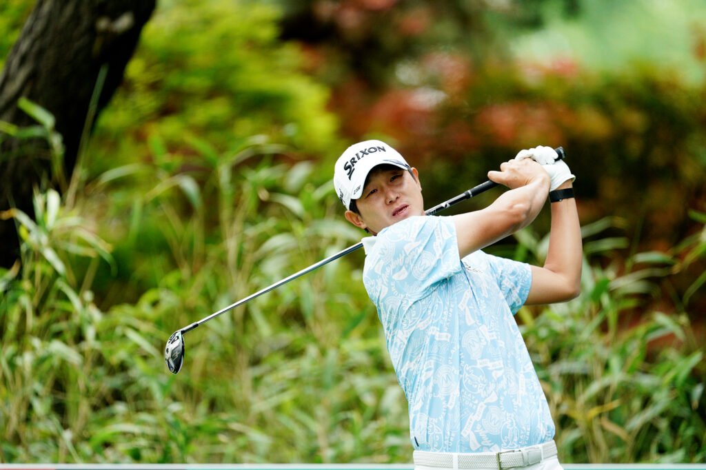 Jiho Yang moved seven shots clear at the KOLON Korea Open and is now one round away from a stunning breakthrough victory. Full article can be read via link in comments section. #Golf #KoreaOpen #AsianTour [Asian Tour photo]