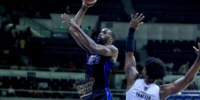 Marvin Jones powers Meralco with a dominant double-double against Blackwater. [photo credit: Peter Baltazar]